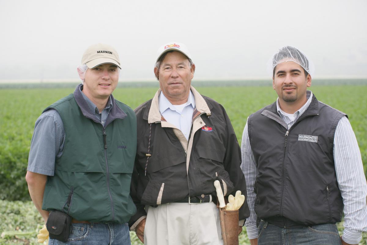 Markon Inspectors John Galvez and Edgar Salazar in the field with crew foreman Arturo.